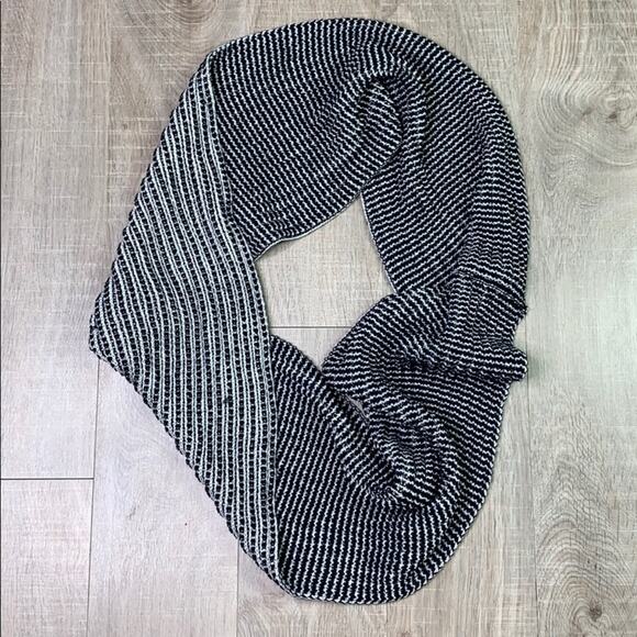 CALVIN KLEIN Women's Knit Black White Metallic Infinity Scarf - Picture 7 of 7